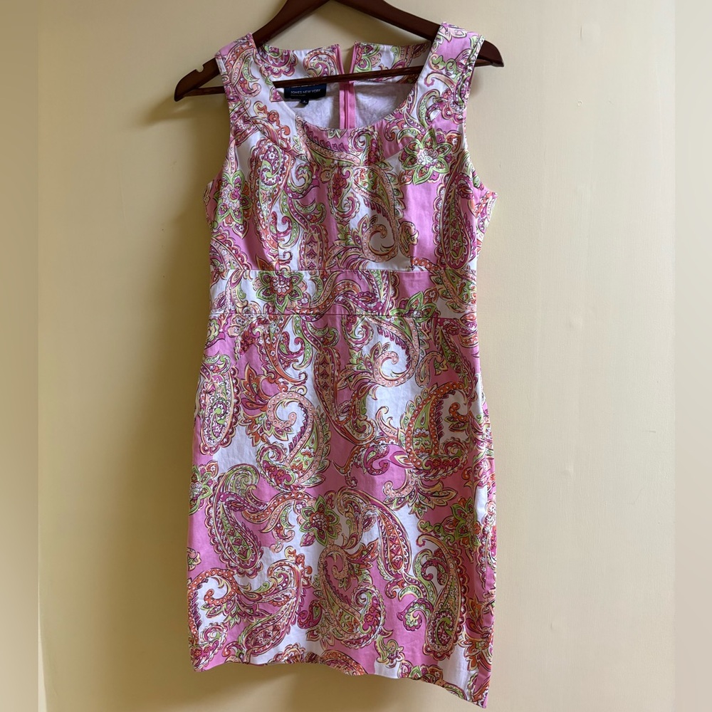 Jones New York Pink and White Paisley Sheath Classic Tank Size 8 Pre-Loved
